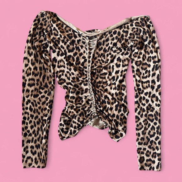 Leopard Print Off-Shoulder Long Sleeve Top with cut outs - Picture 3 of 4